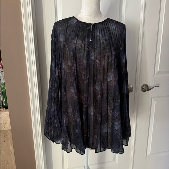 VINCE DECO FLORAL PLEATED BLOUSE - Picture 6 of 17